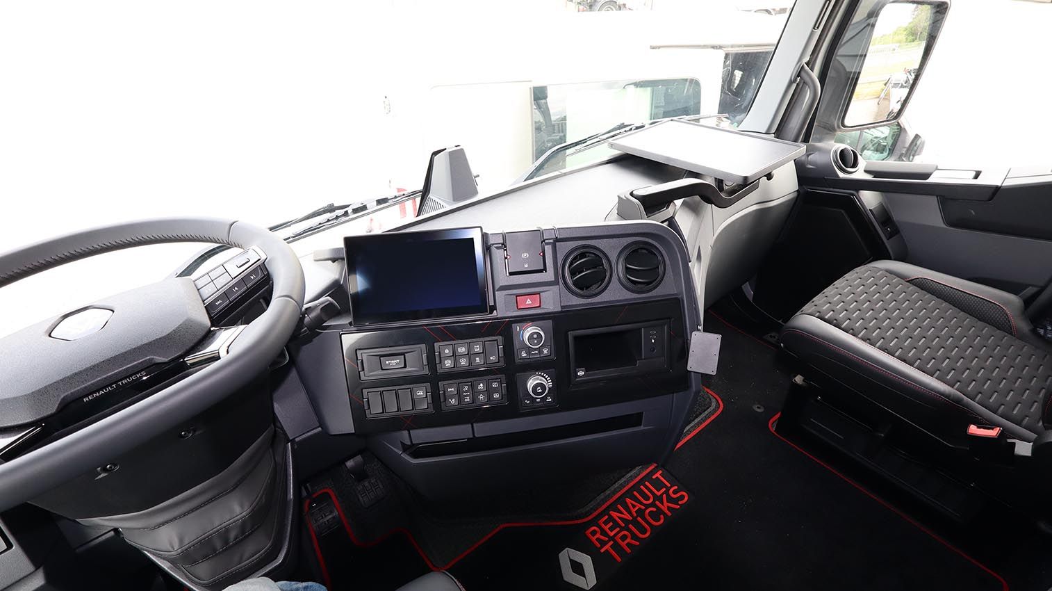 Proclip Renault T-series 23- Center mount