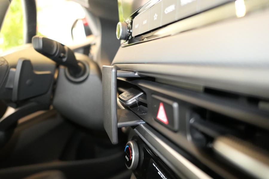 Proclip Hyundai Kona Electric (with display) 22-Center mount